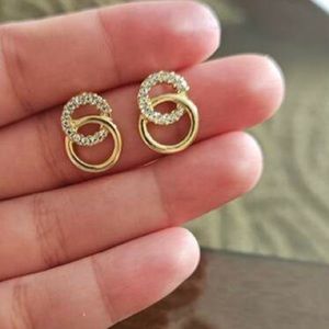 Beautiful Rhinestone Decor Stud Earrings